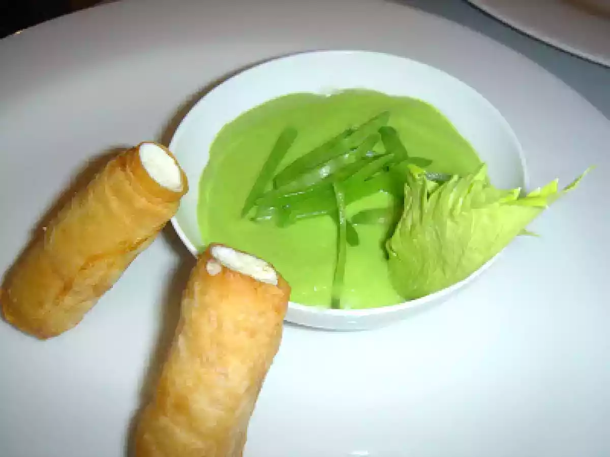 Erbsencocktail mit Ricottacannoli