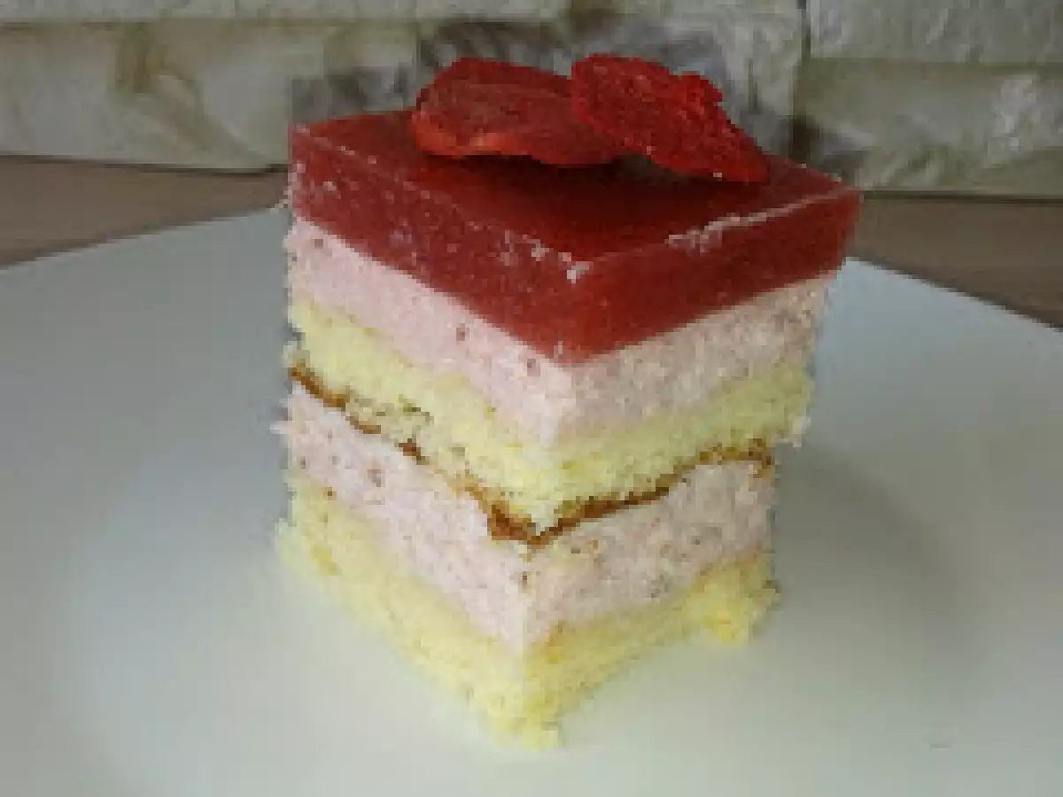 Erdbeer Obers Petit Fours