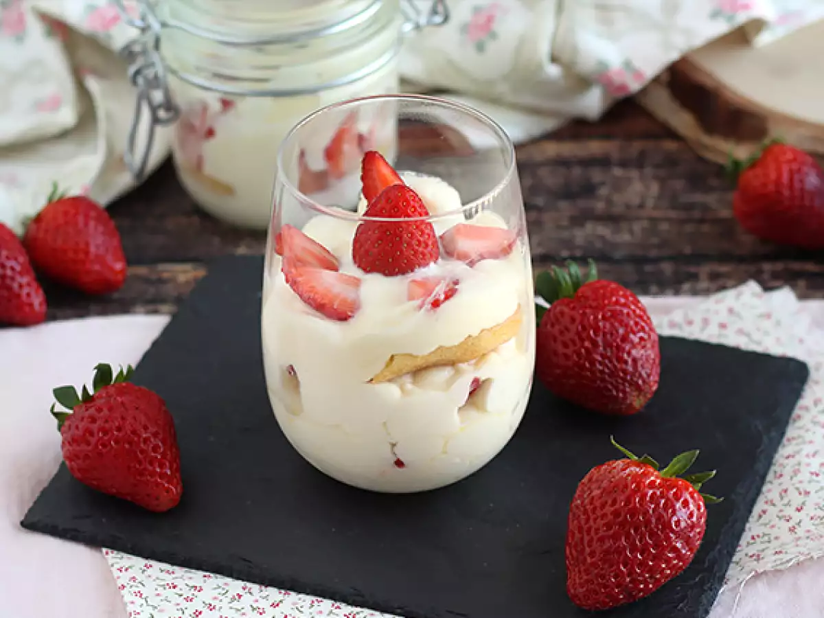 Erdbeer-Tiramisu im Glas