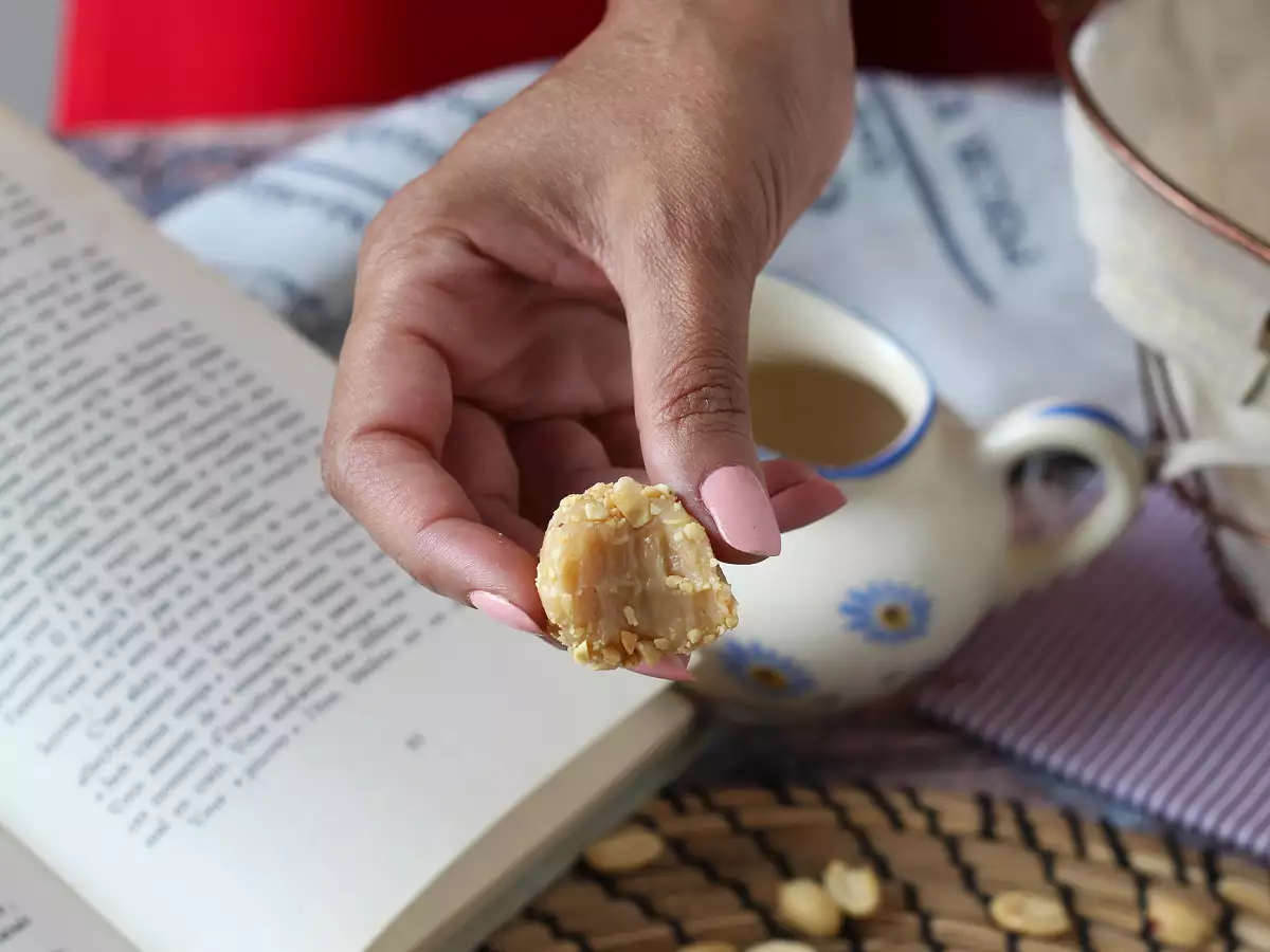Erdnuss-Brigadeiro – eine köstliche brasilianische Süßigkeit - foto 7