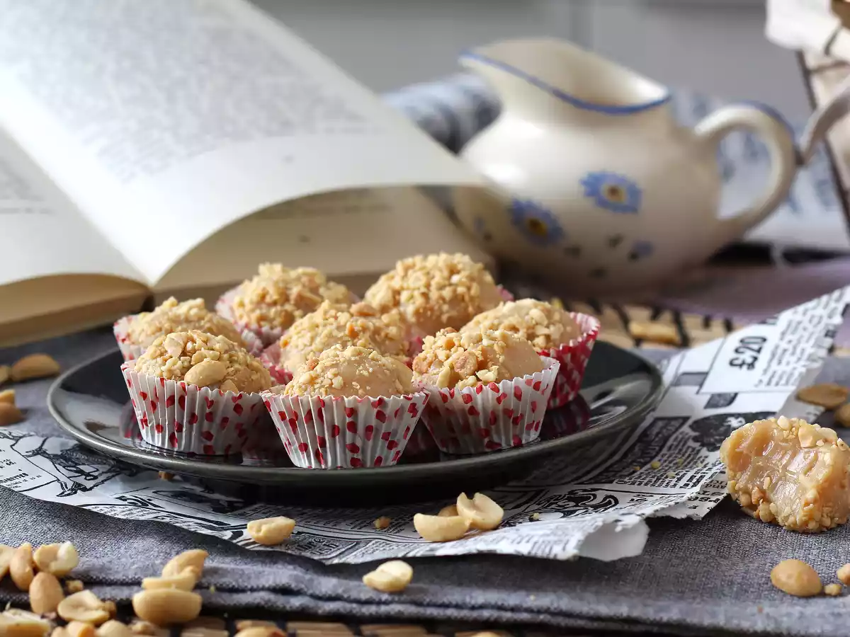 Erdnuss-Brigadeiro, eine köstliche brasilianische Süßspeise - foto 2