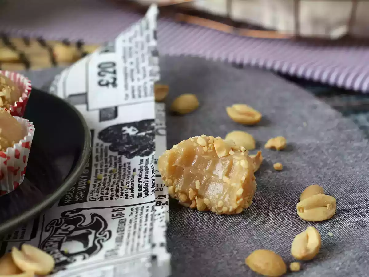 Erdnuss-Brigadeiro, eine köstliche brasilianische Süßspeise - foto 3