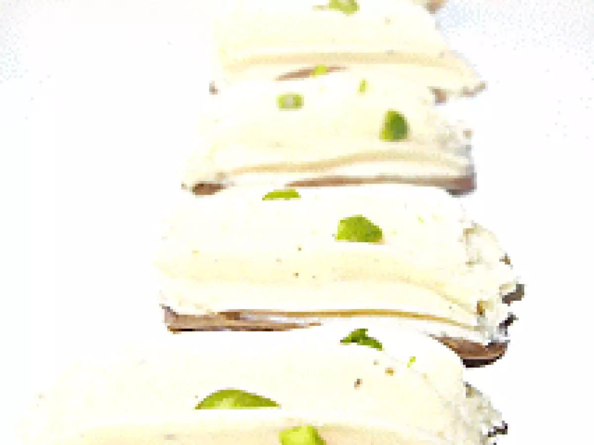 Erdnuss-Pralinenmasse aus weißer Schokolade in Schokotäfelchen