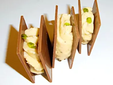 Erdnuss-Pralinenmasse aus weißer Schokolade in Schokotäfelchen - foto 2