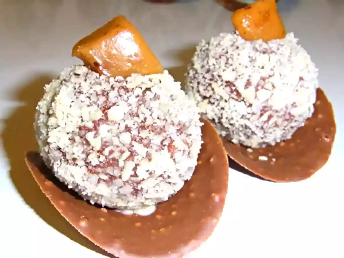 Erdnusstrüffel in Schoko-Blätter