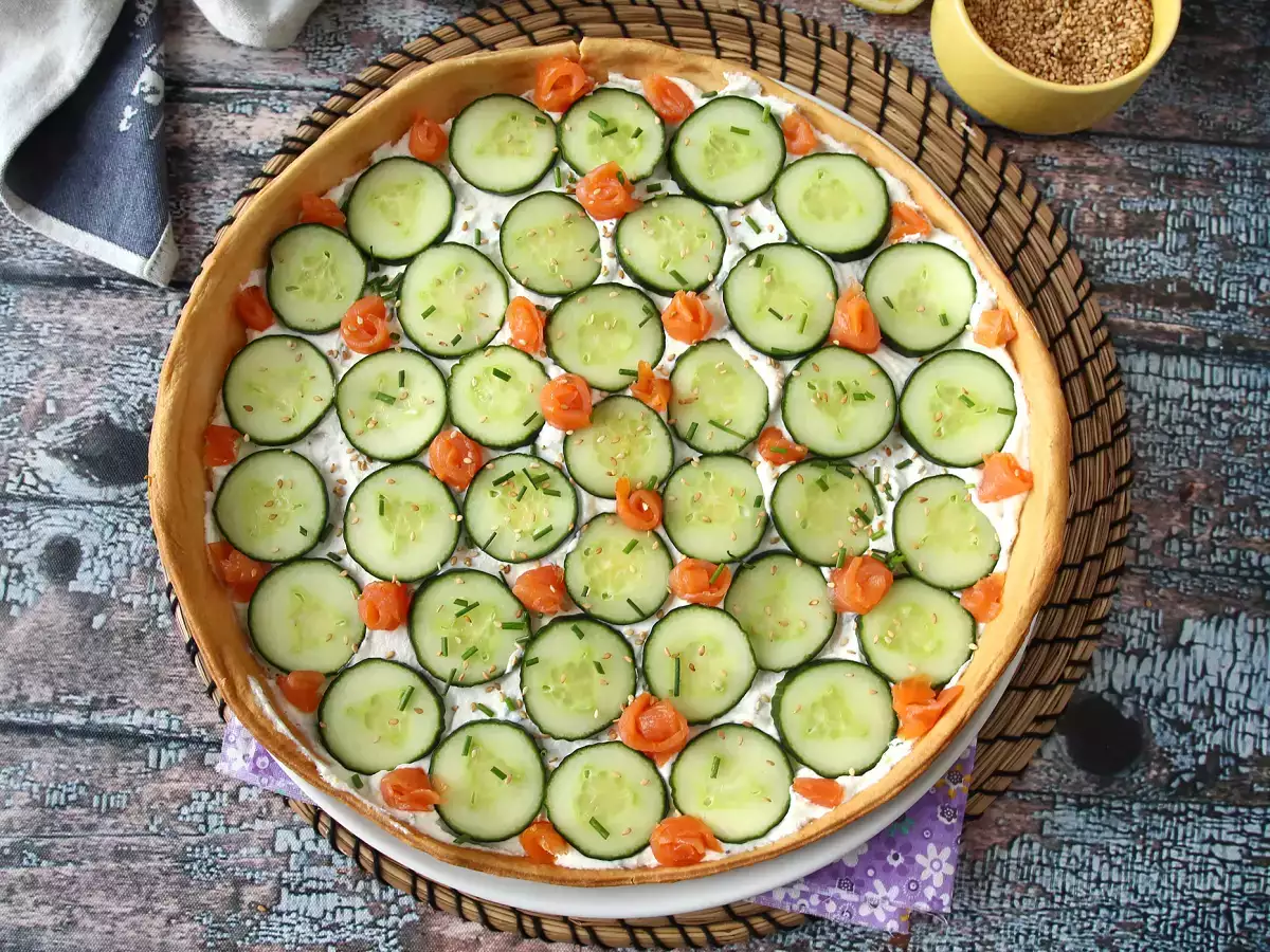 Erfrischende Sommertarte mit Ricotta, Gurke und Räucherlachs - foto 4