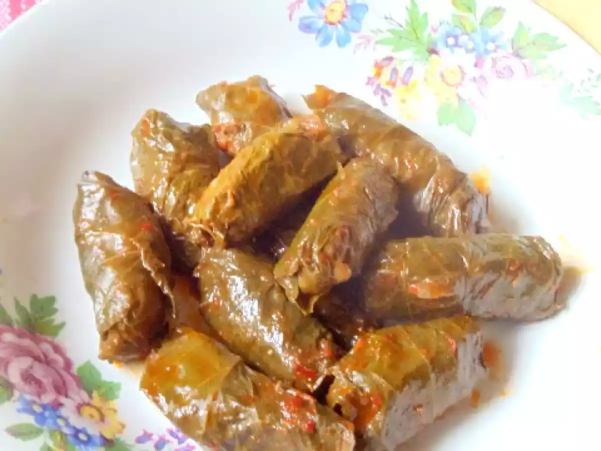Etli Yaprak Sarması / mit Fleisch gefüllte Weinblätter