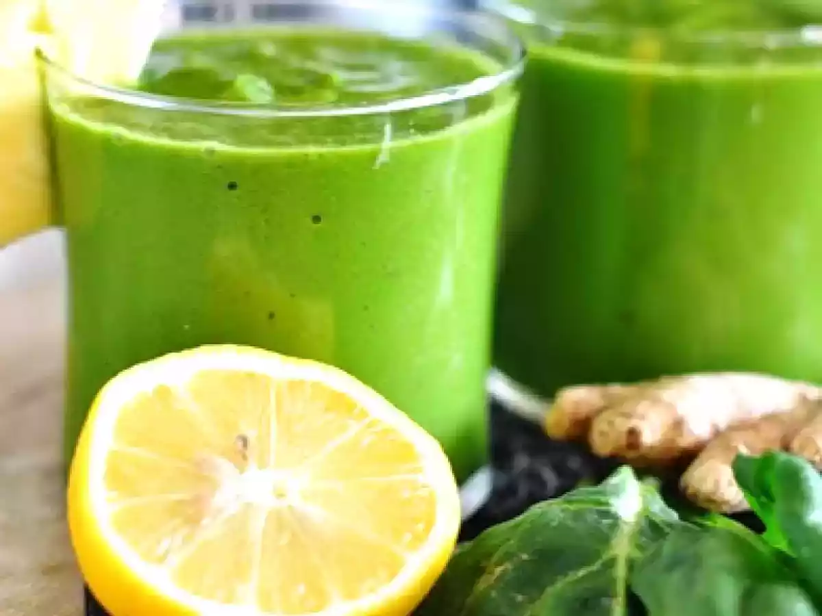 Exotischer grüner Smoothie mit Ananas