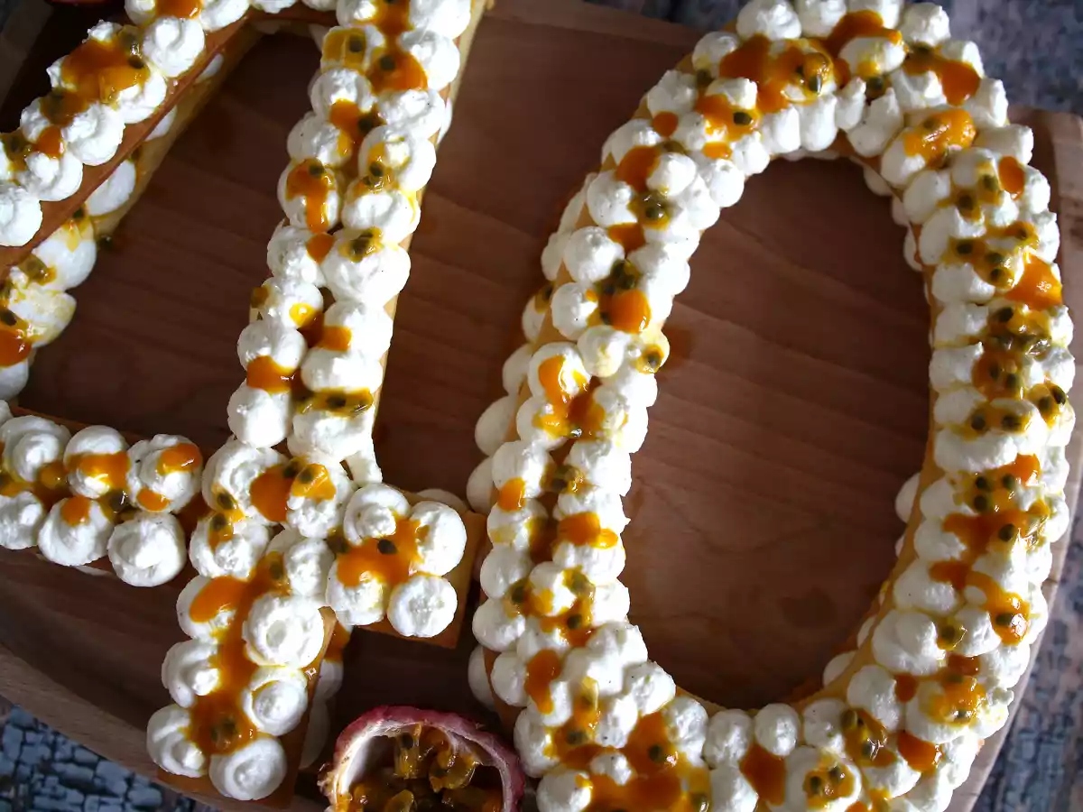 Exotischer Number cake mit Mango und Passionsfrucht - foto 2