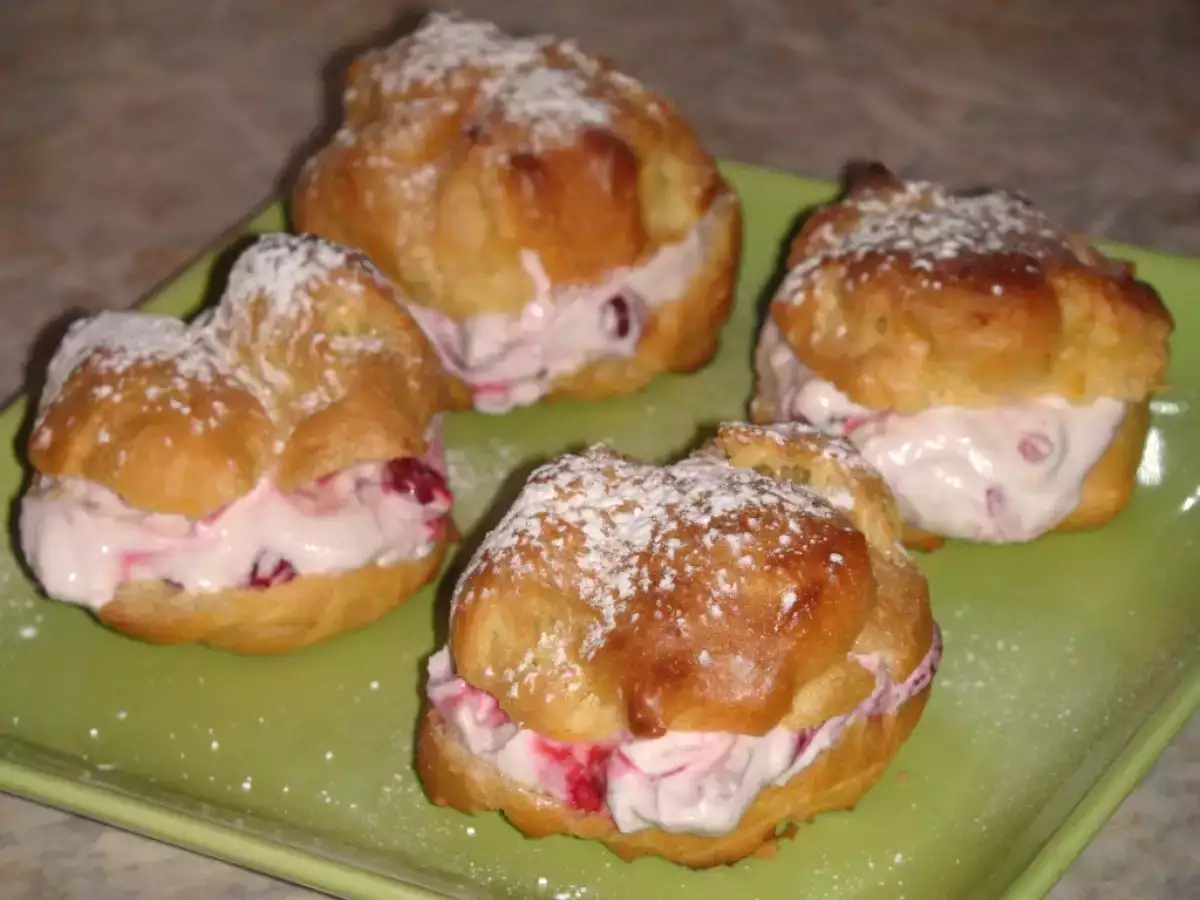 Experiment geglückt: Windbeutel mit Beeren-Topfen-Creme