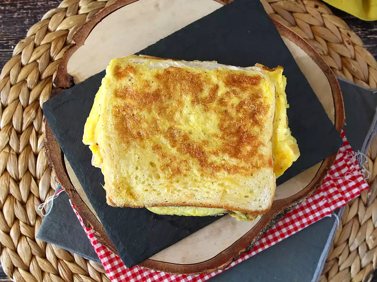Express-Omelett-Sandwich – French-Toast-Omelett-Sandwich – Eier-Sandwich-Hack - foto 4