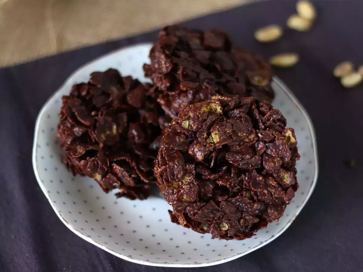 Extra knusprige Schoko-Erdnuss-Cornflakes-Häufchen - foto 2