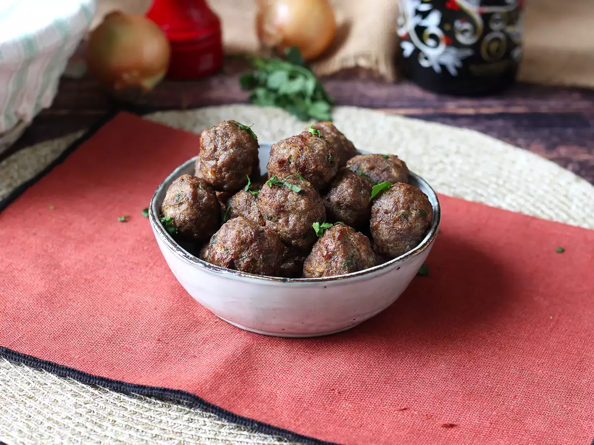 Extra saftige Frikadellen aus der Heißluftfritteuse: einfaches und schnelles Rezept mit Rindfleisch - foto 2