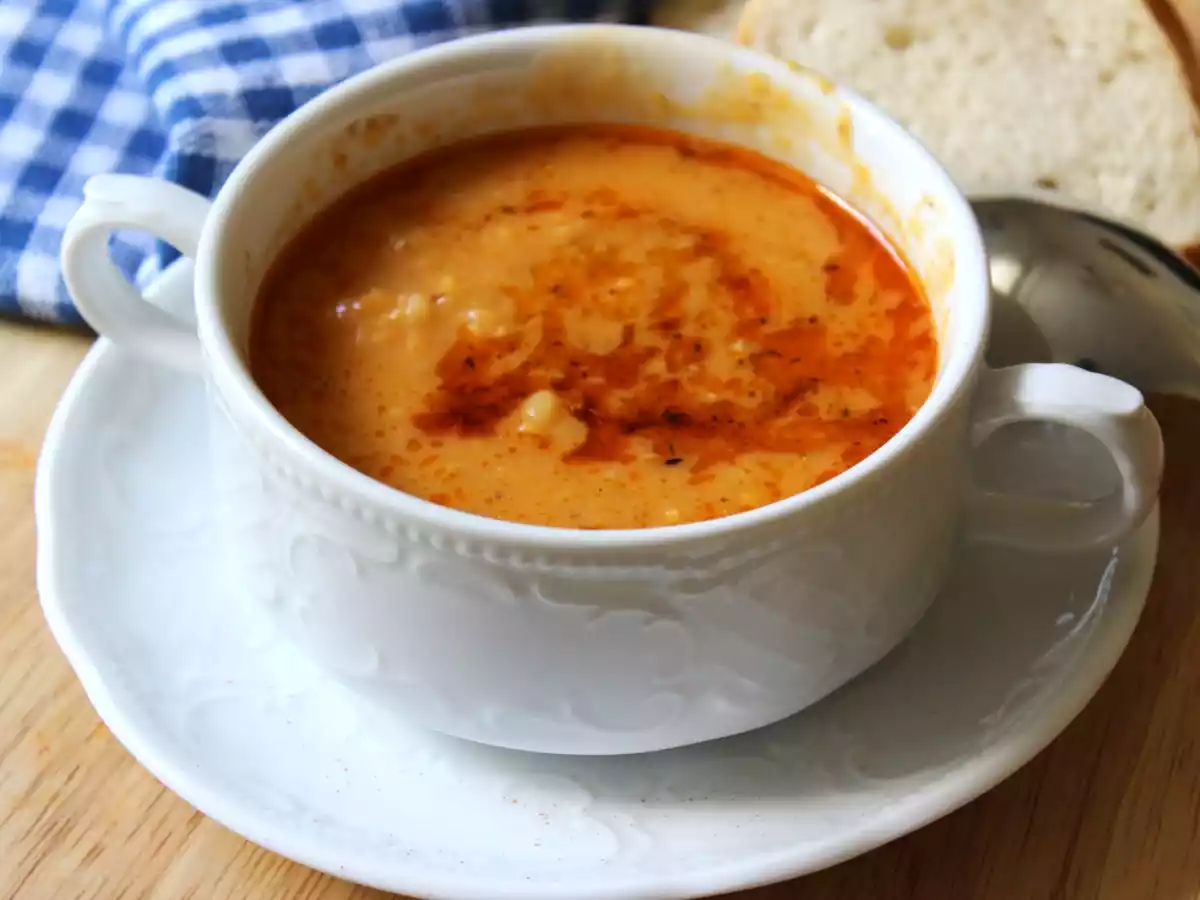 Ezogelin Corbasi- Linsensuppe mit Bulgur und Knoblauch
