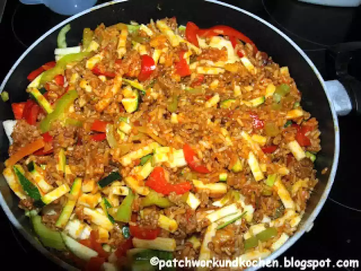 Faschiertes, Reis, Paprika, Tomaten und Zucchini