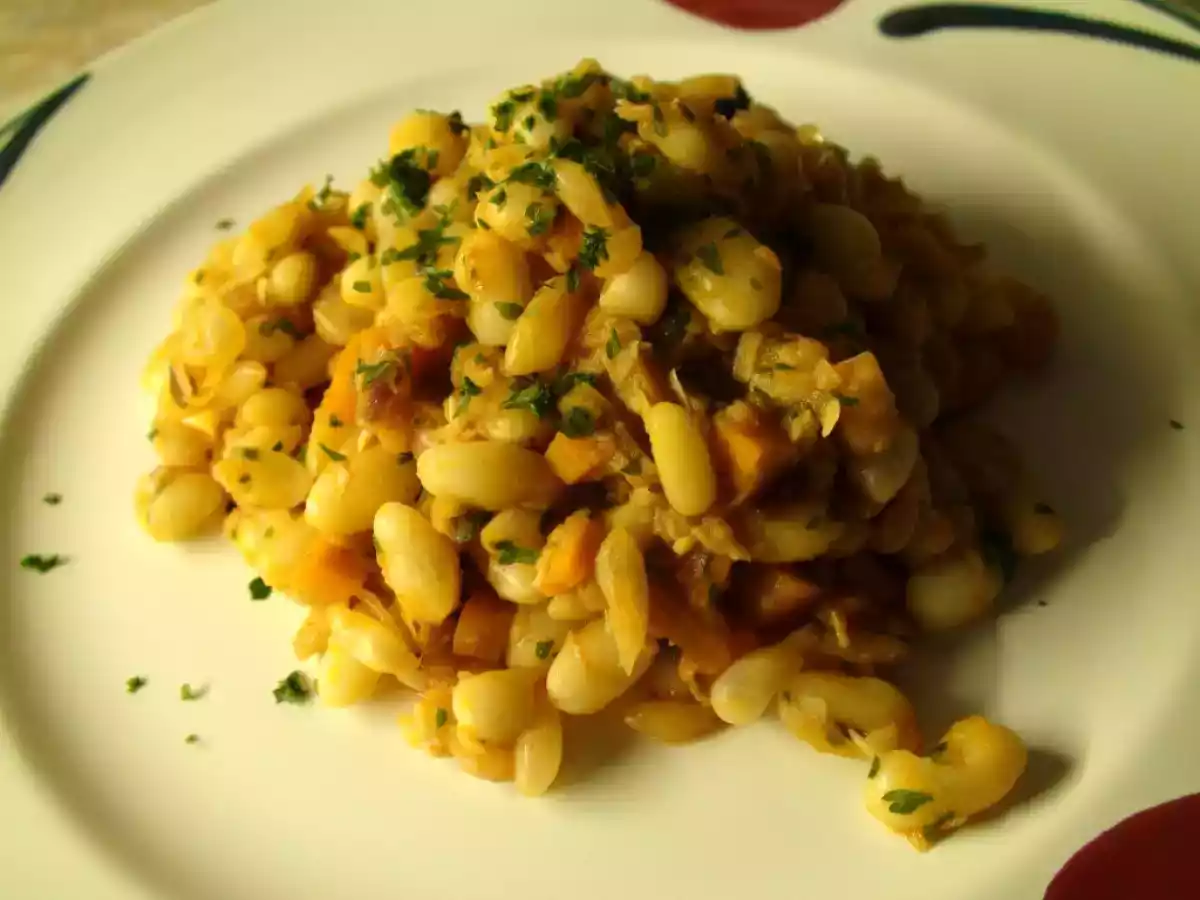 Fasolie Beed ma Schesar Weiße Bohnen mit Karotten