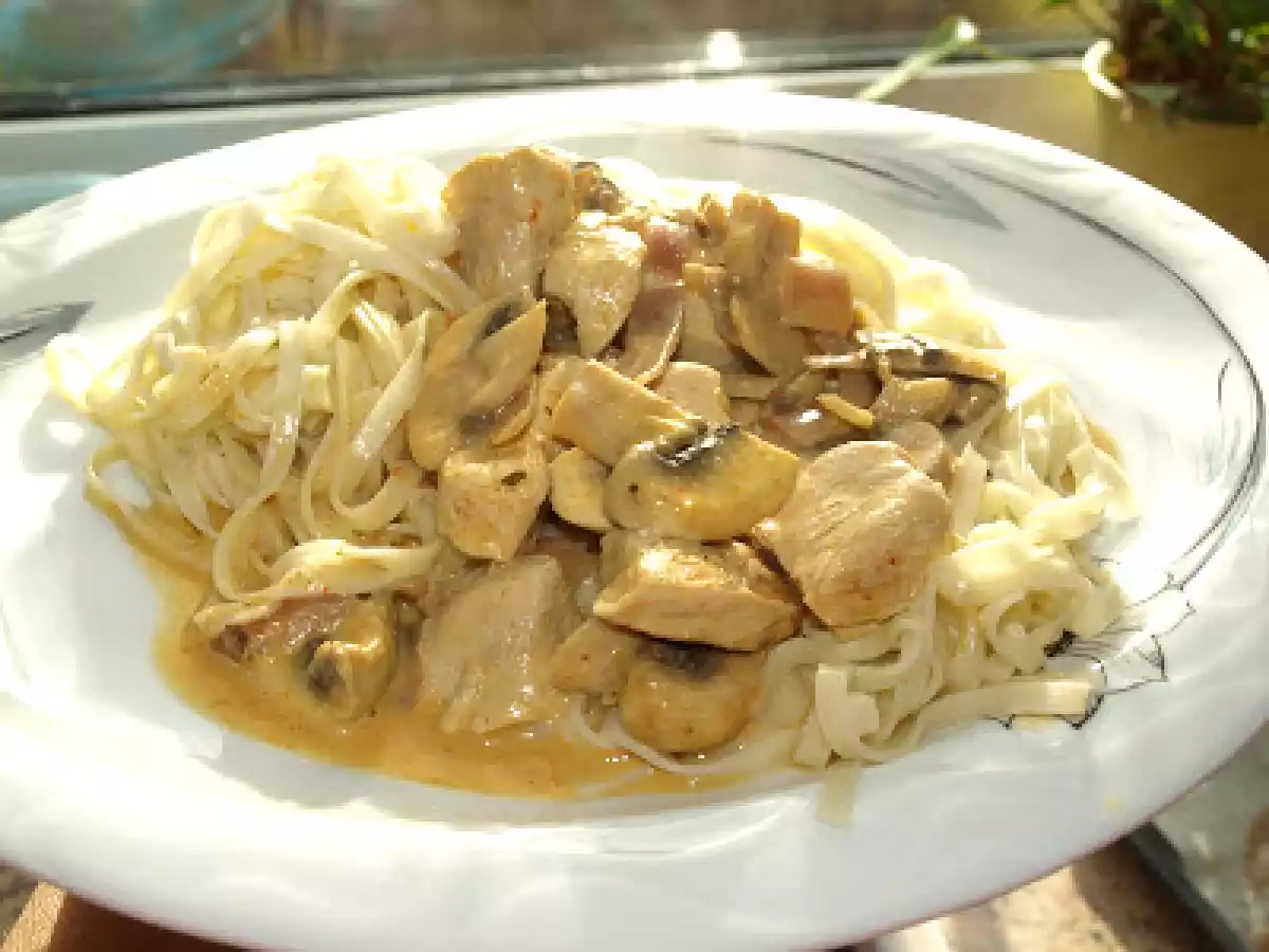 Feines Ragout aus Hühnerfleisch