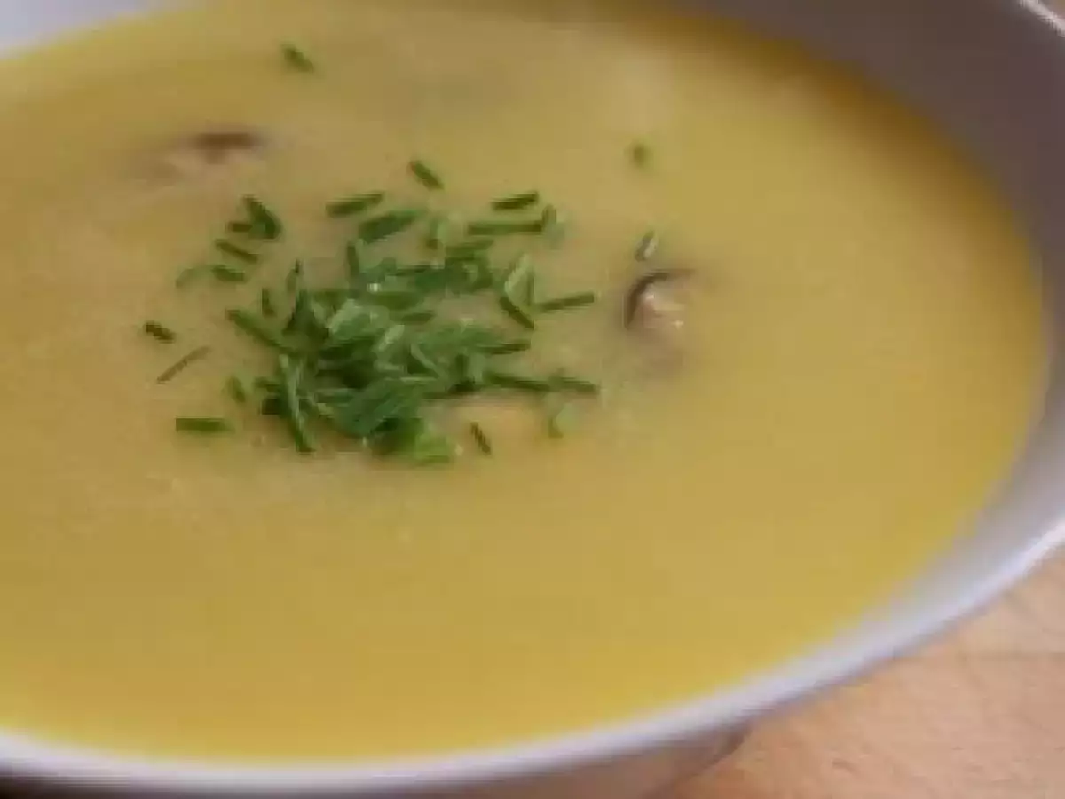 Feines Safran-Muschelsüppchen