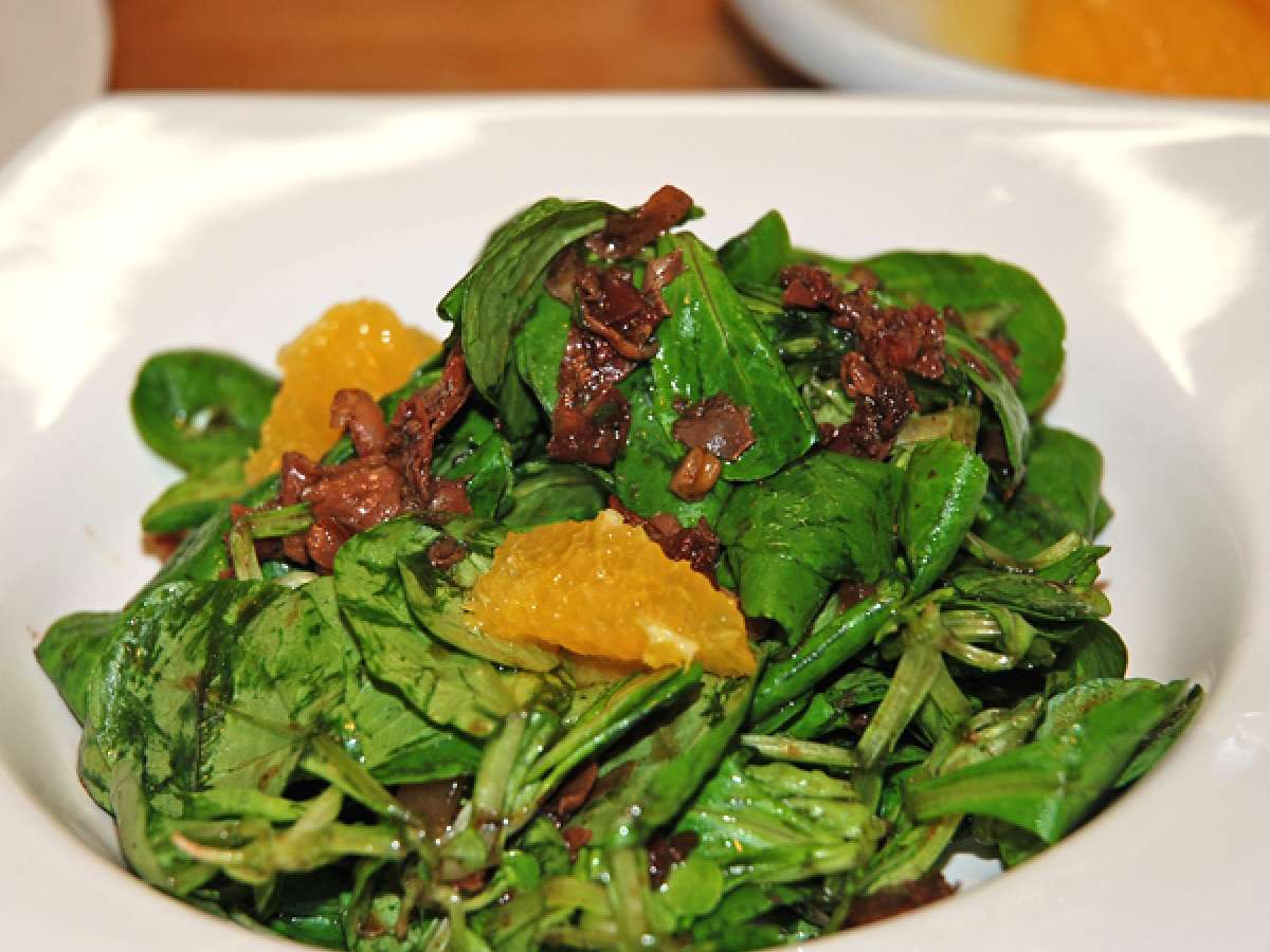 Feldsalat mit Serranoschinken - Walnuß - Dressing