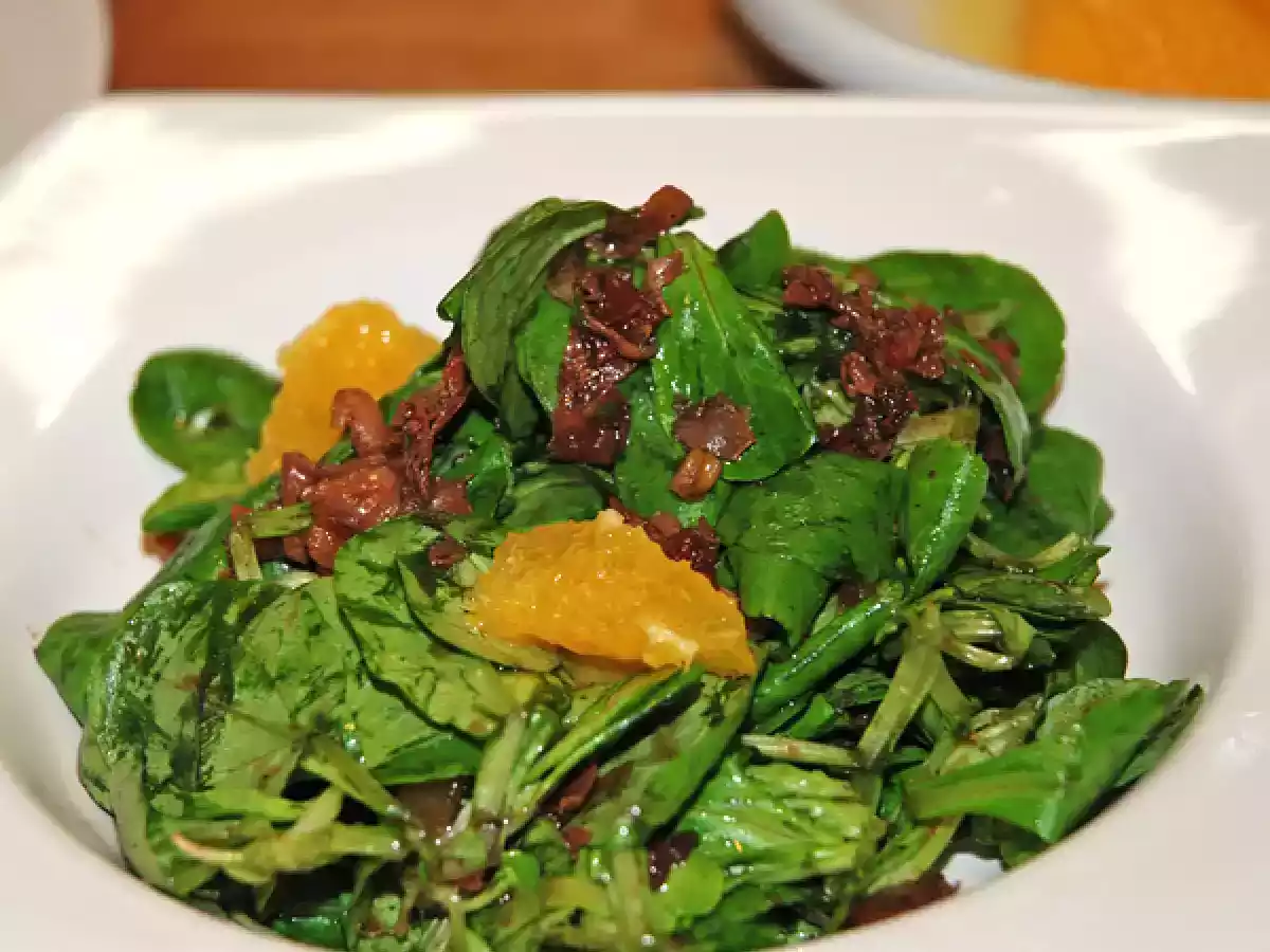 Feldsalat mit Serranoschinken - Walnuß - Dressing