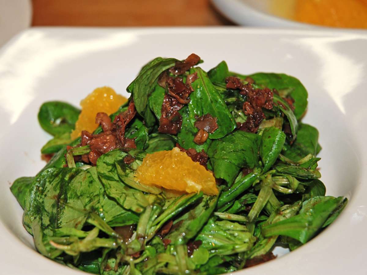 Feldsalat mit Serranoschinken - Walnuss - Dressing