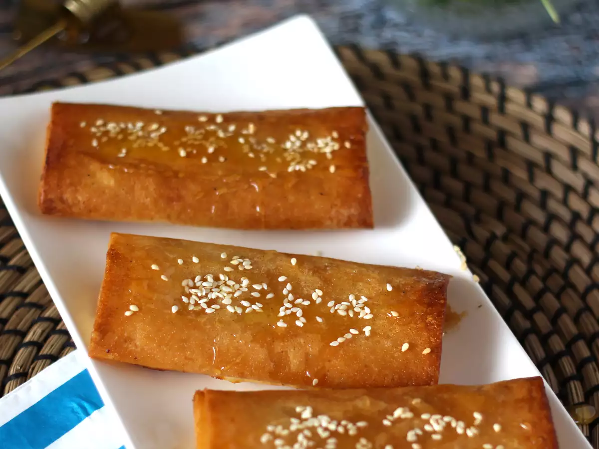 Feta-Saganaki: griechisches Rezept für knusprige Feta-Päckchen mit Honig - foto 4