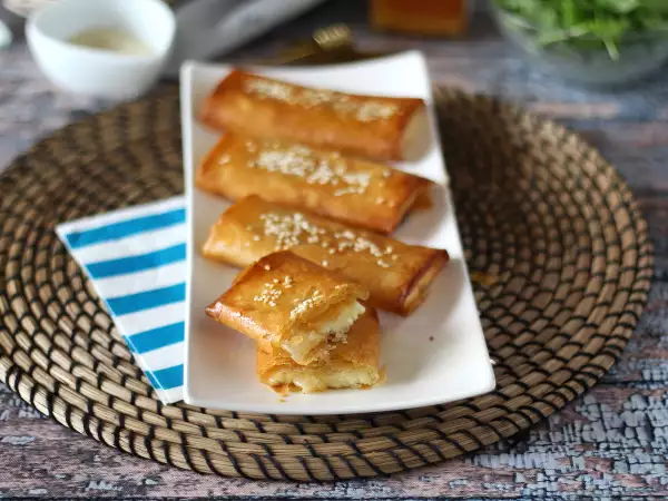 Rezept Feta-saganaki: griechisches rezept für knusprige feta-päckchen mit honig