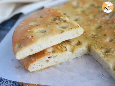 Focaccia, italienisches Brot mit Rosmarin, Foto 4