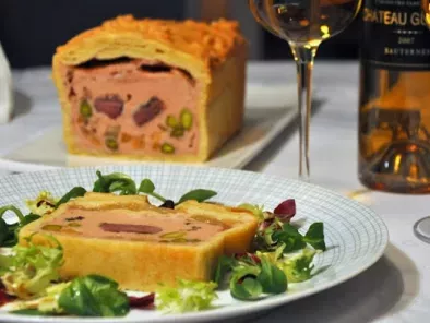 Foie gras mit Morcheln, Pistazien, Aprikosen und Gams net.
