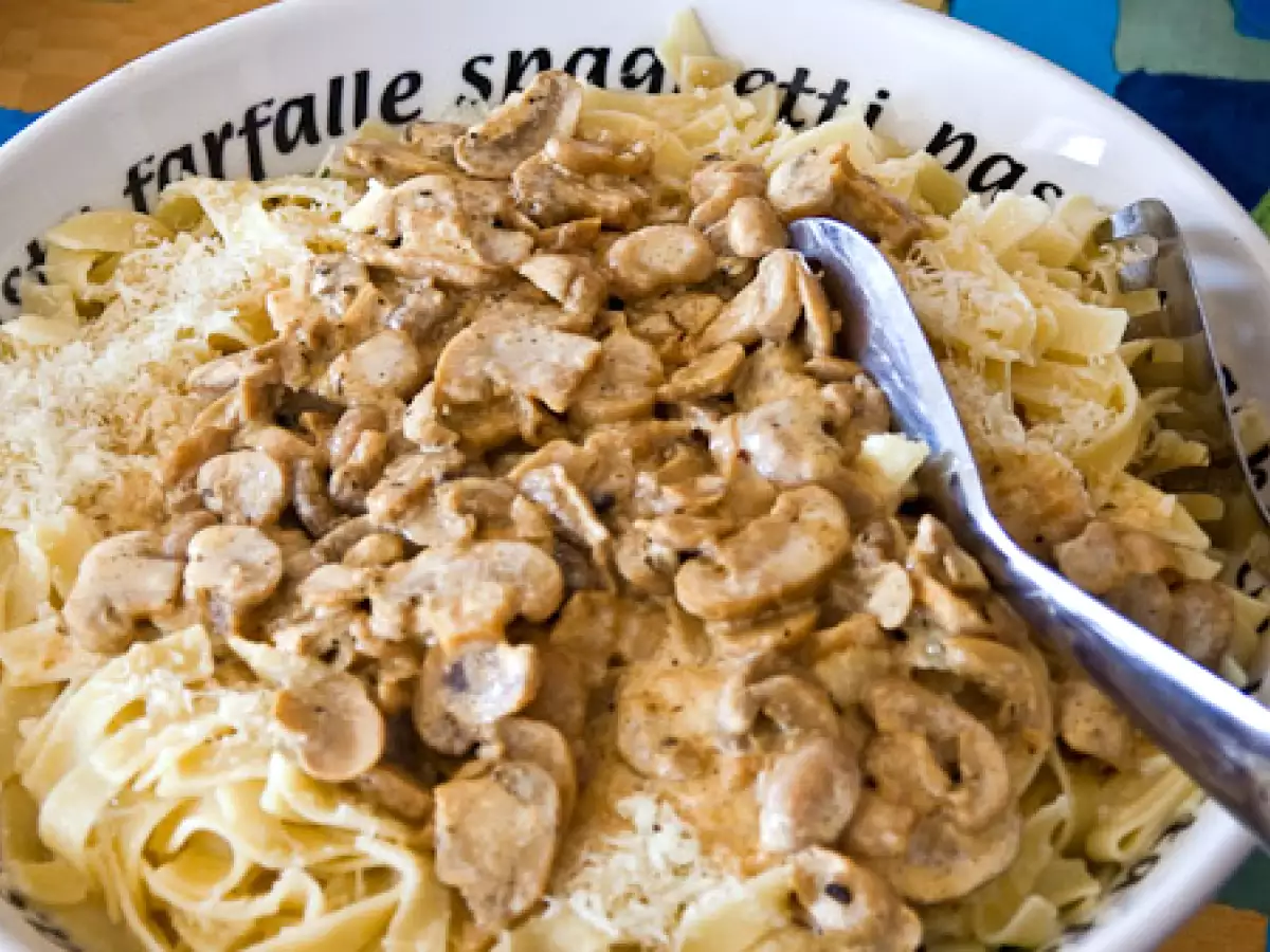 Frau Roulas Tagliatelle mit Champignons