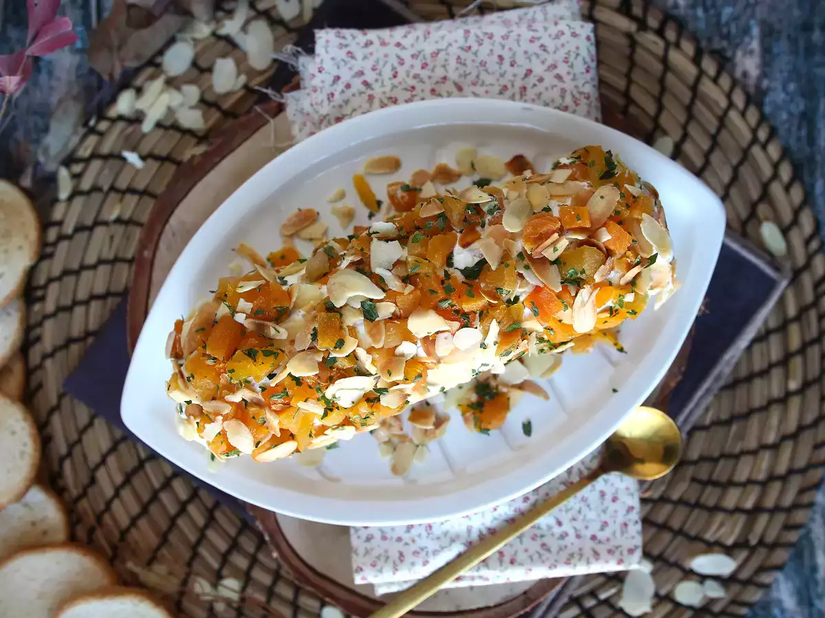 Frischkäse-Salami mit Aprikosen und Mandeln: die perfekte Party-Vorspeise! - foto 3