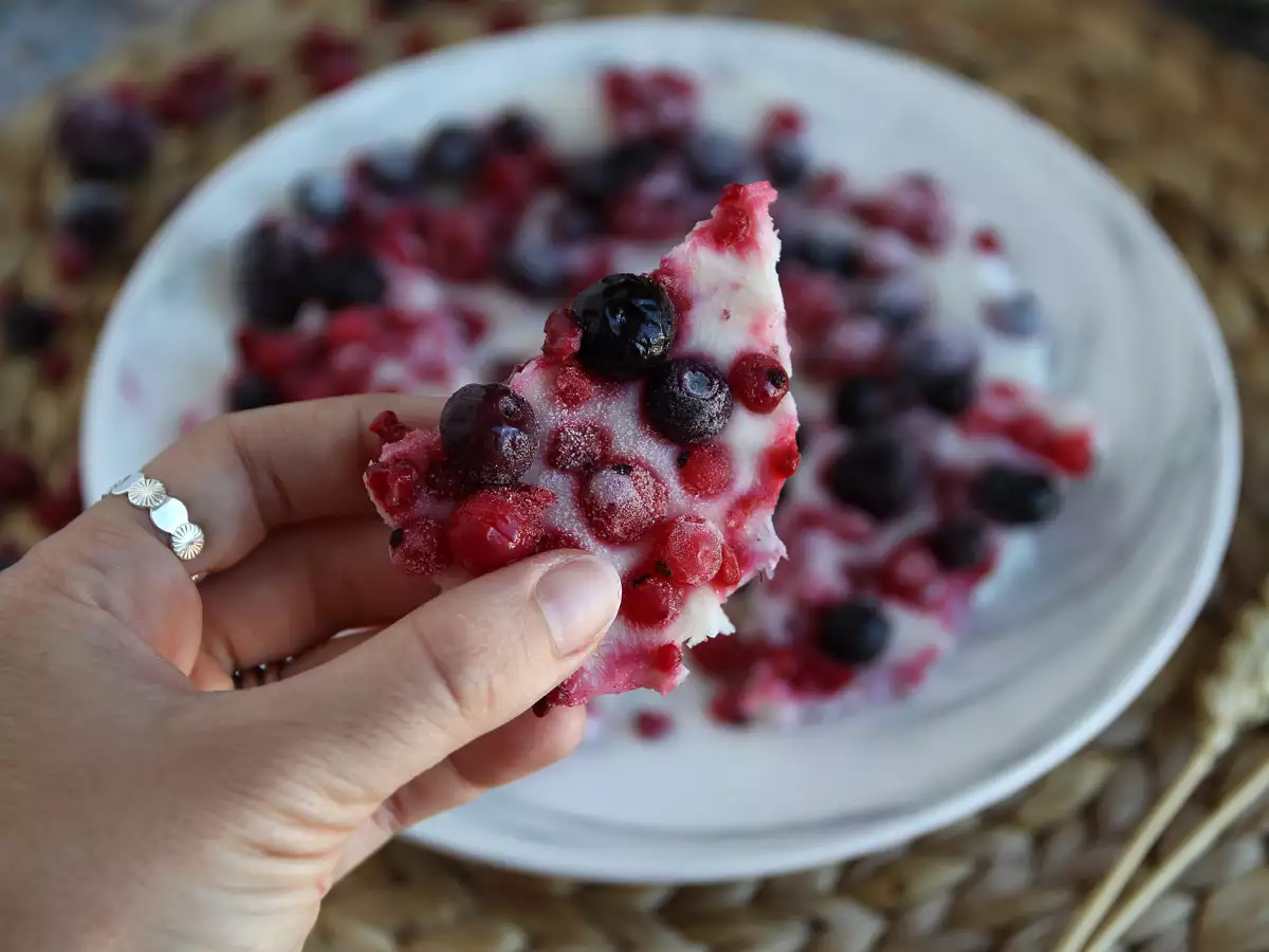 Frozen-Joghurt-Riegel mit roten Beeren