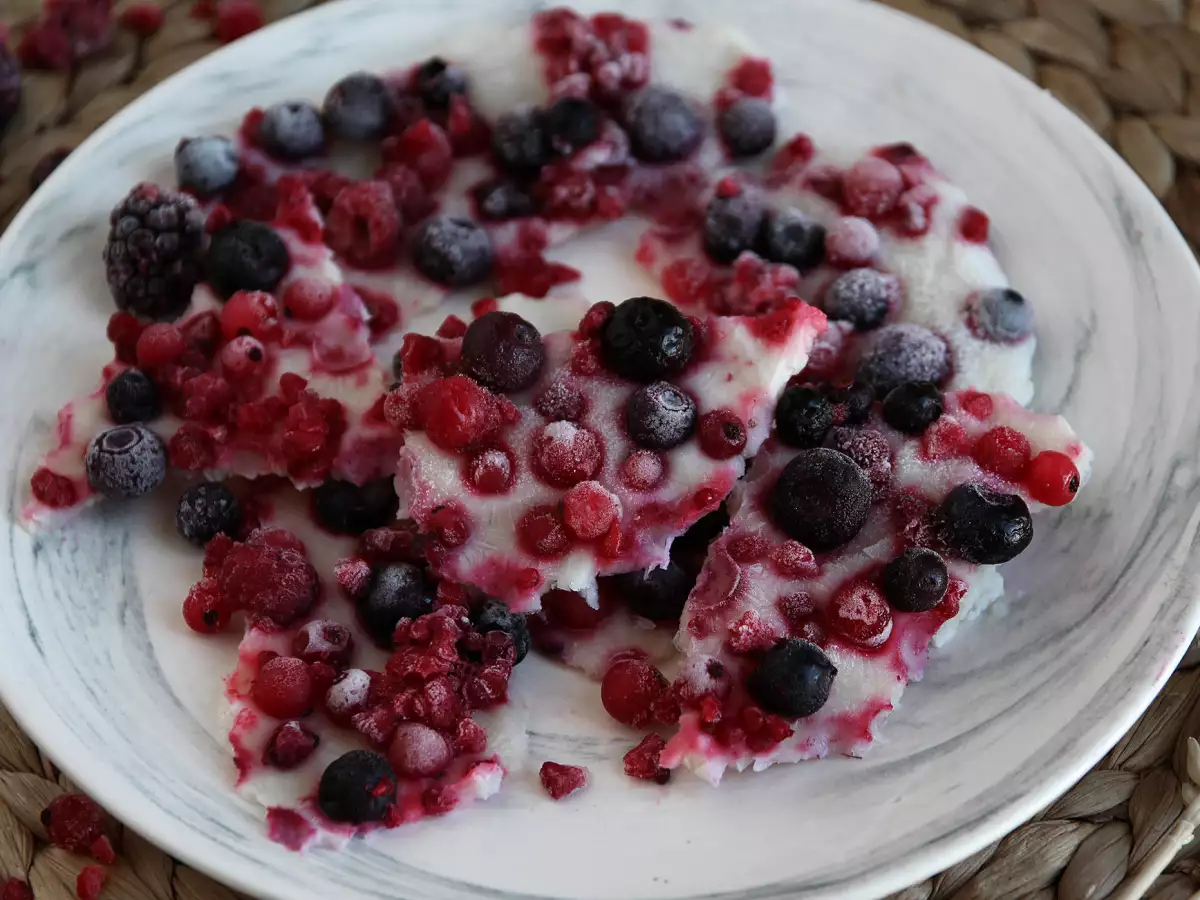 Frozen-Joghurt-Riegel mit roten Beeren - foto 2
