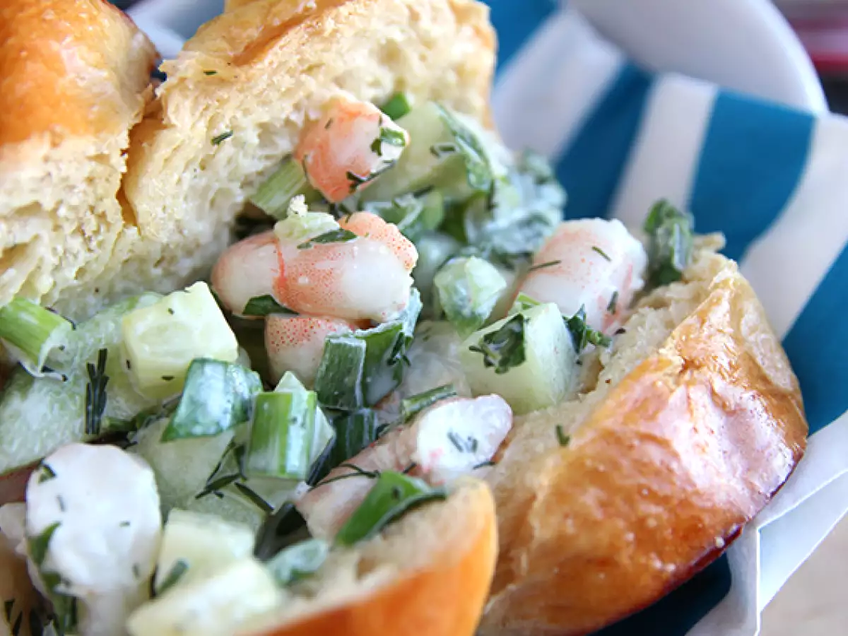 Garnelen-Sandwich im Brioche-Brötchen (Prawn Roll) - foto 3