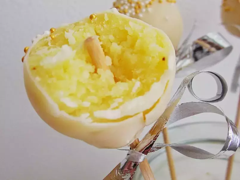 [Gastblogger] Sekt-Cake Pops von Julia Bakes!