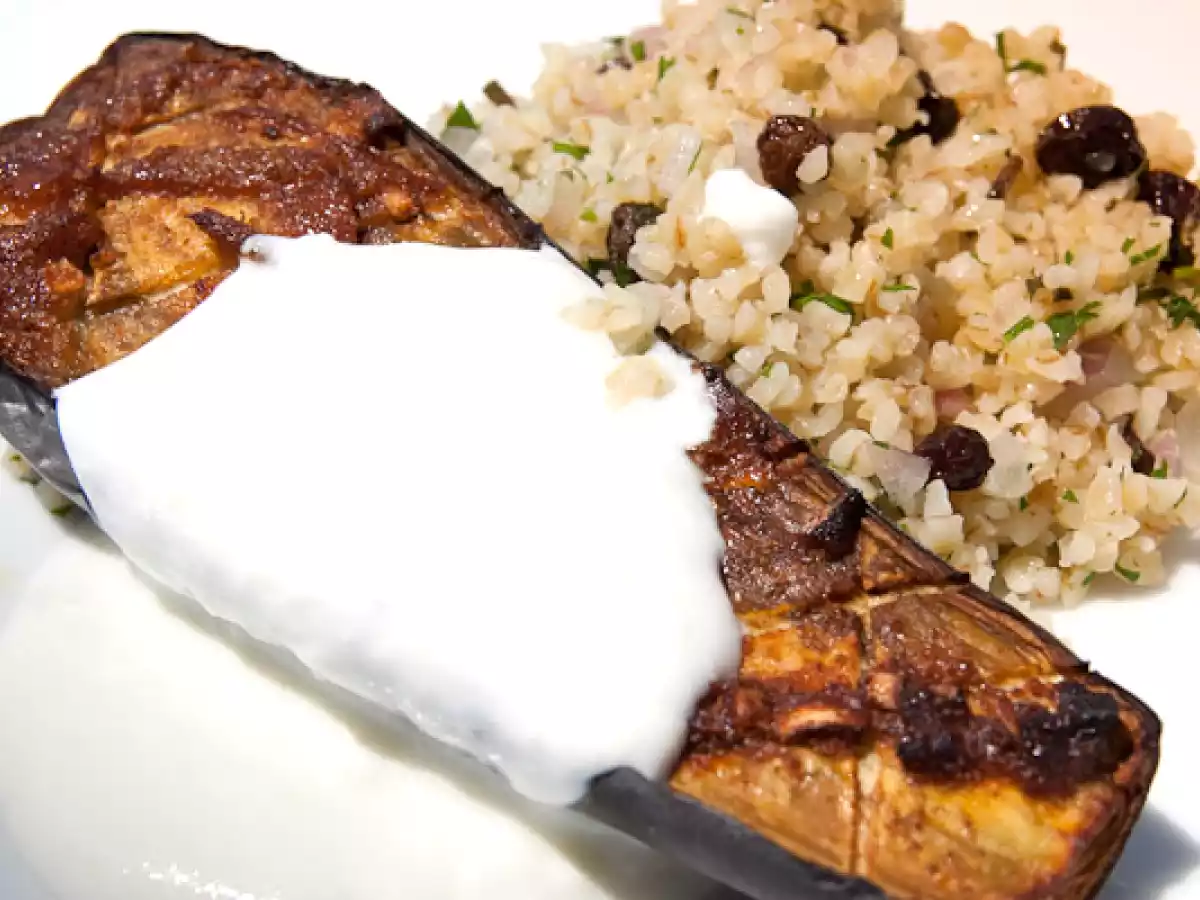 Gebackene Aubergine mit Bulgur
