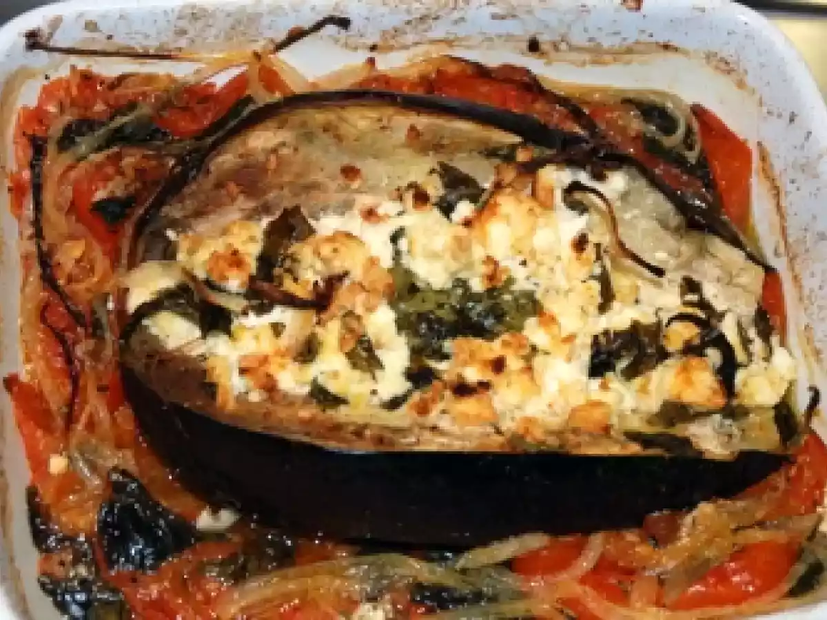 Gebackene Aubergine mit Feta und Tomaten