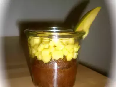 Gebackene heiße Schokolade mit Mangofrucht