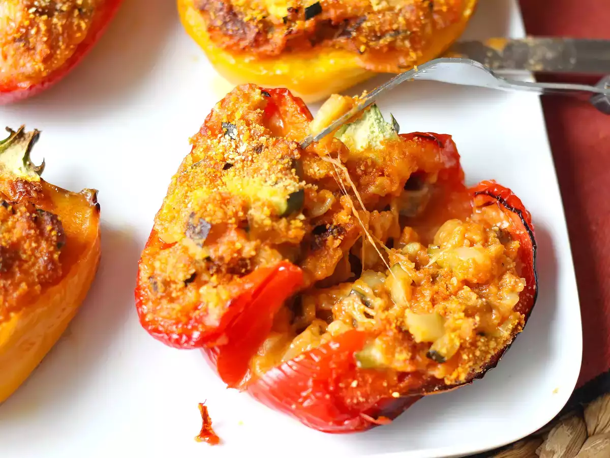 Gebackene vegetarische gefüllte Paprika: das einfache und schmackhafte Rezept mit Gemüse und Mozzarella-Käse - foto 4
