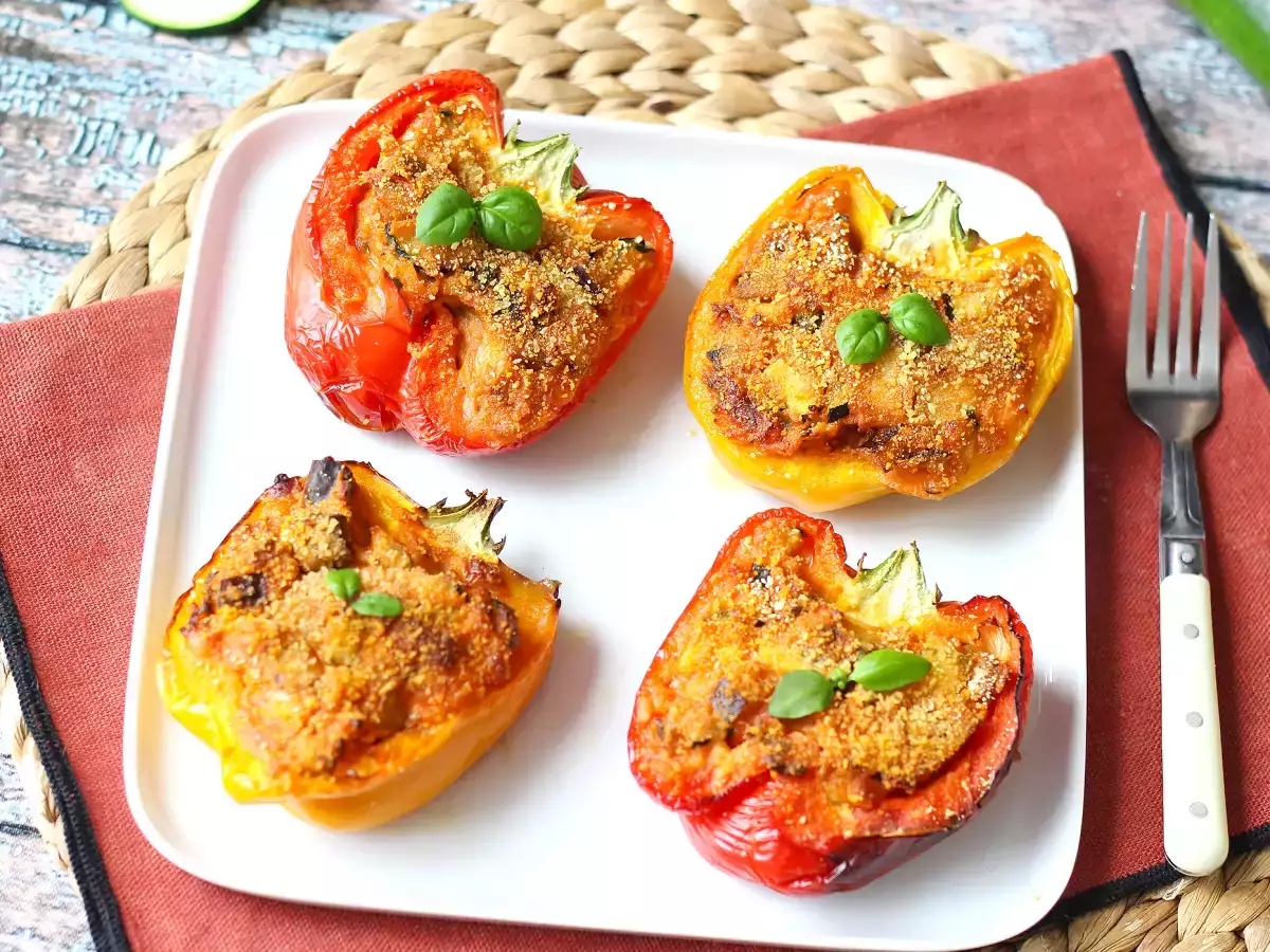 Gebackene vegetarische gefüllte Paprika: das einfache und schmackhafte Rezept mit Gemüse und Mozzarella-Käse - foto 8