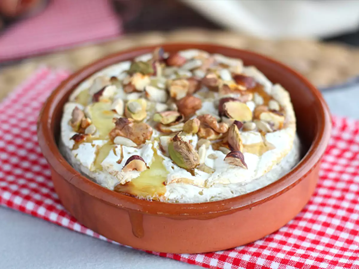 Gebackener Camembert mit Honig und Nüssen - foto 2
