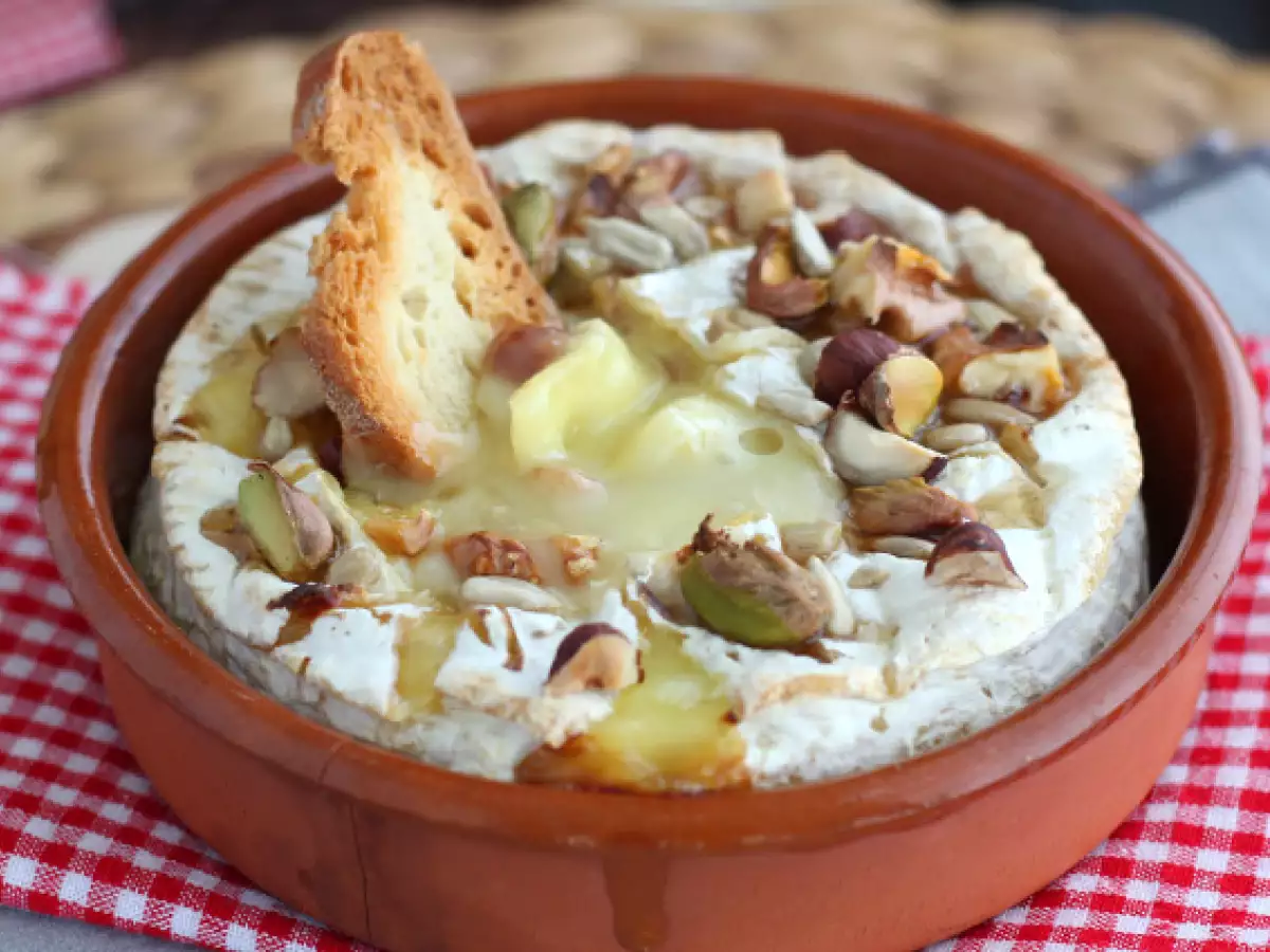 Gebackener Camembert mit Honig und Nüssen - foto 4