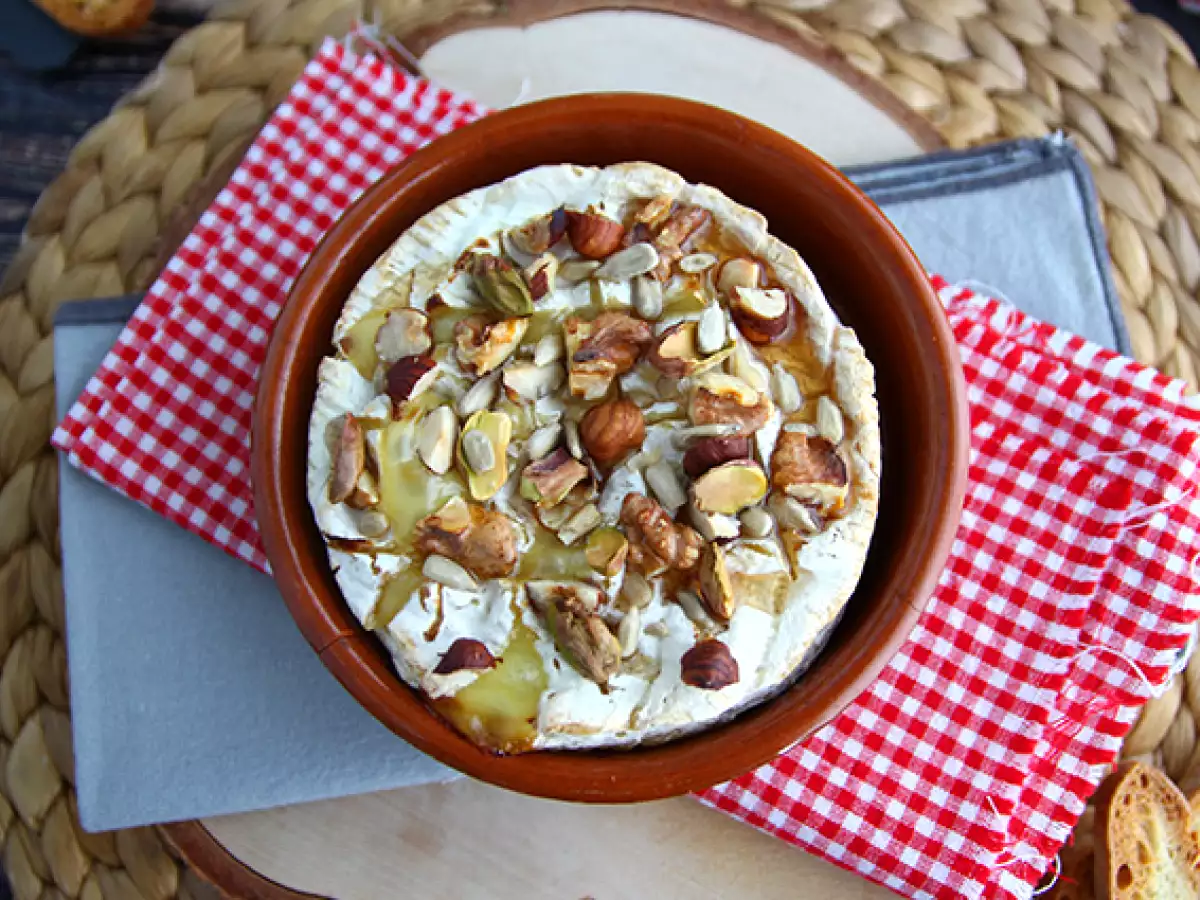 Gebackener Camembert mit Honig und Nüssen - foto 5