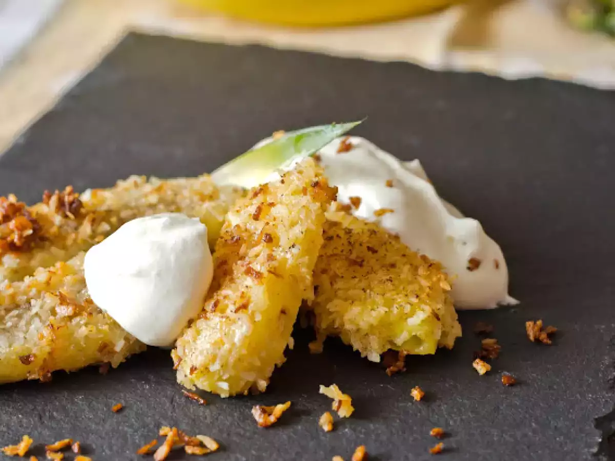 Gebackenes Kokos Obst mit Honigsahne