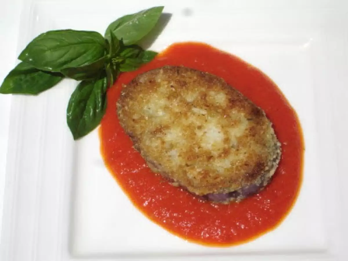 Gebratene Auberginenscheiben mit Haselnusspanade