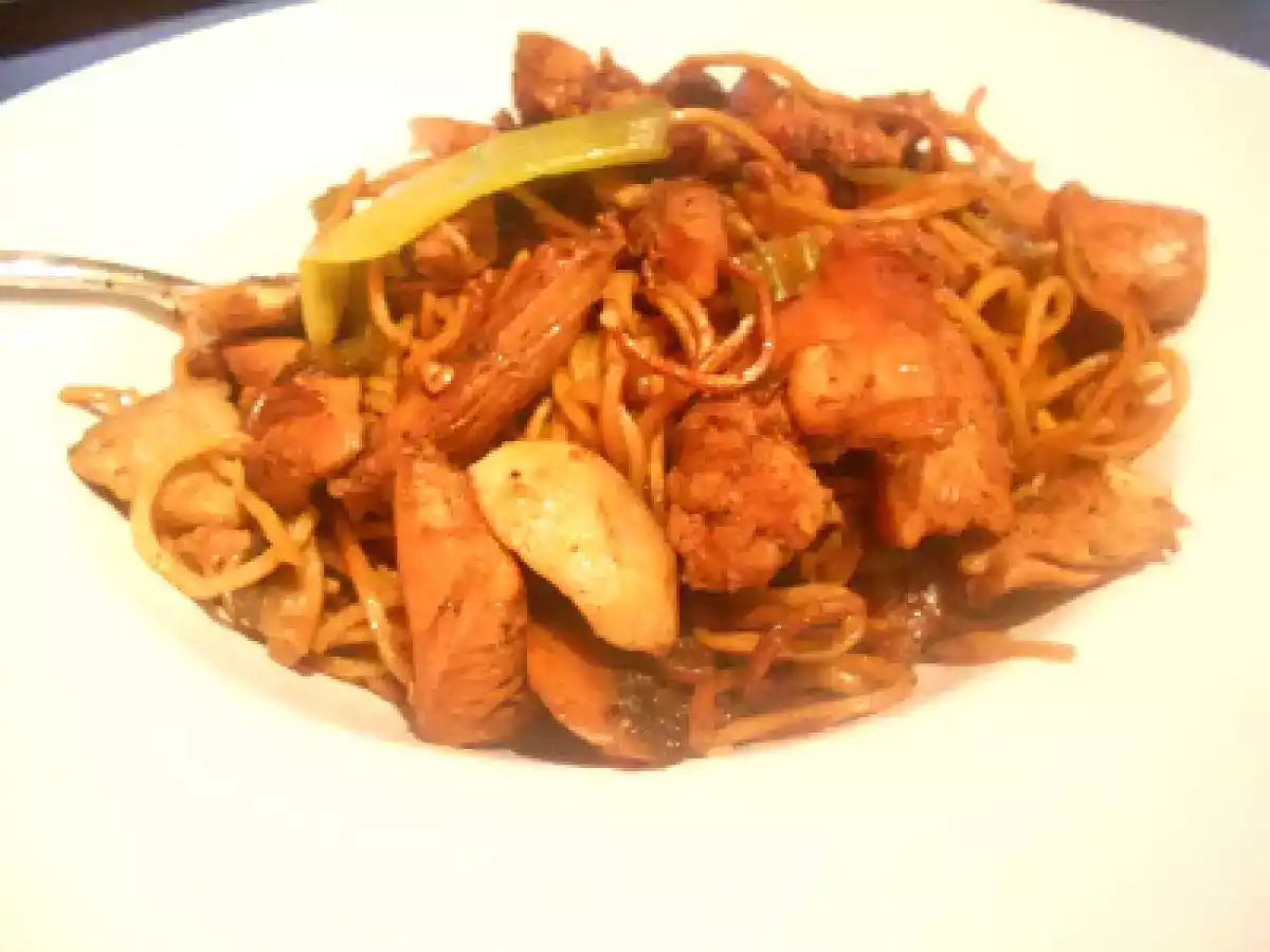 Gebratene Nudeln mit Hähnchen
