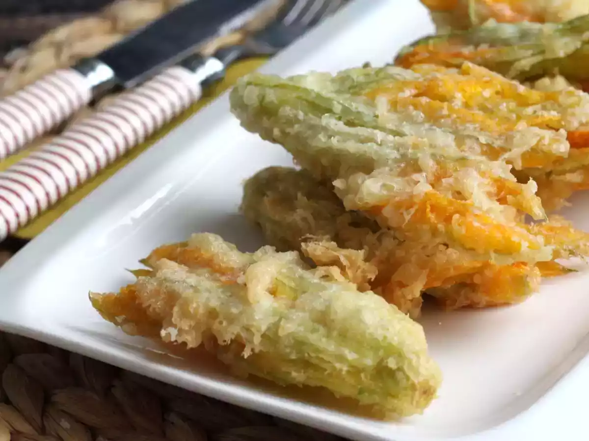 Gebratene Zucchiniblüten, das Rezept für Teig mit Sprudelwasser - foto 5