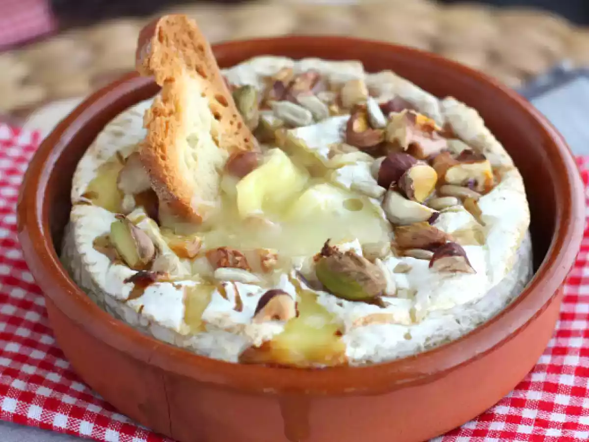 Gebratener Camembert, Honig und Nüsse - foto 4