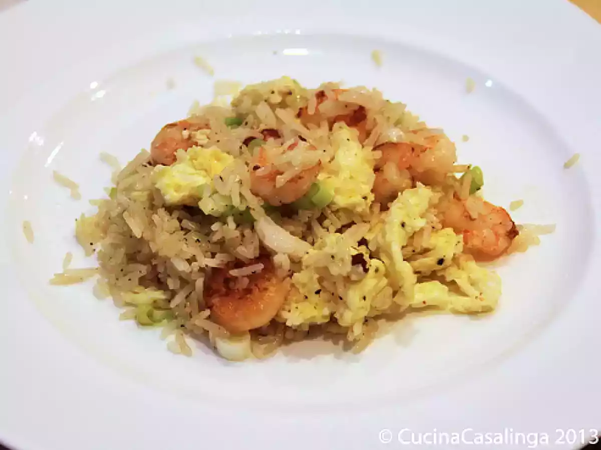 Gebratener Reis mit Shrimps und Frühlingszwiebeln