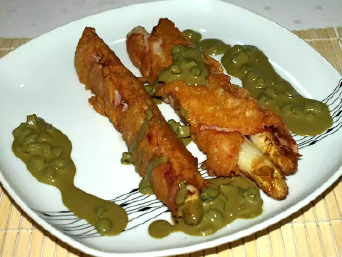 Gebratener Spargel im Ei-Käsemantel mit grüner Remoulade